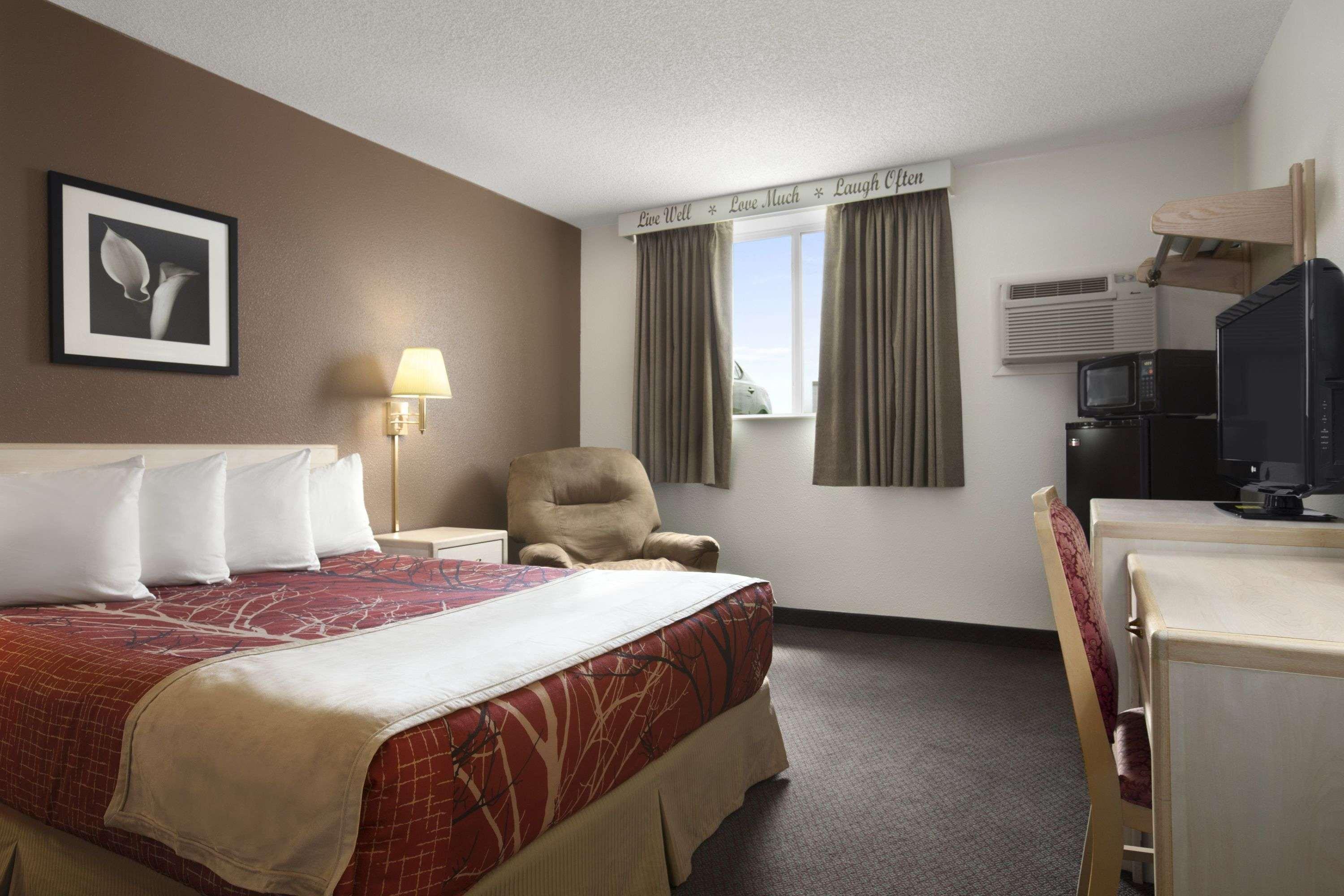 Econo Lodge Скотсблафф Екстер'єр фото